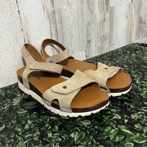 White Mountain Cream Sandals with Versatile Design